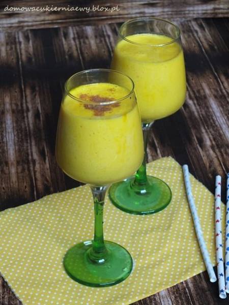 Mango lassi