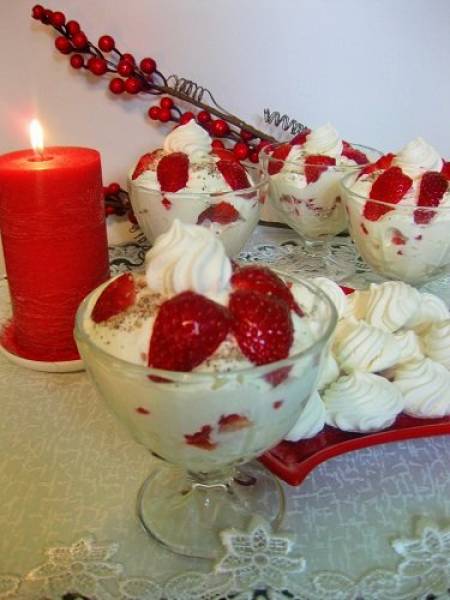 Truskawkowy Eton Mess