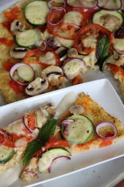 Pizza na spodzie z kalafiora - wegetariańska i bezglutenowa