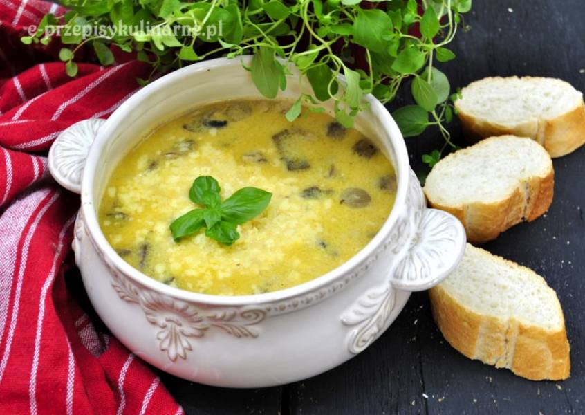 Zupa z mięsem mielonym i pieczarkami