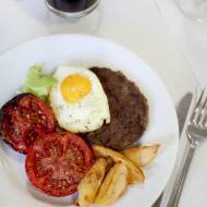 Hamburger po włosku – hamburger con patate, uova all