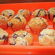 Muffinki z borówkami i posypką migdałową