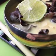 TOM KHA - wegańska wersja zupy kokosowej z trawą cytrynową i grzybami mun