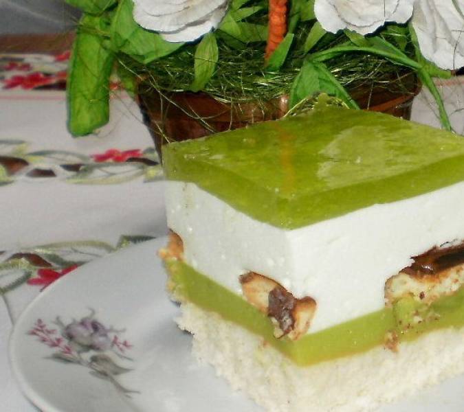 ciasto shrek -z delicjami, śmietankową pianką,galaretką i zielonym budyniem :-)