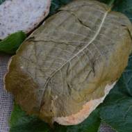 Chleb na zakwasie pieczony na liściach chrzanu