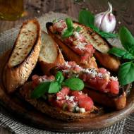Bruschetta, czyli grzanka z pomidorową salsą
