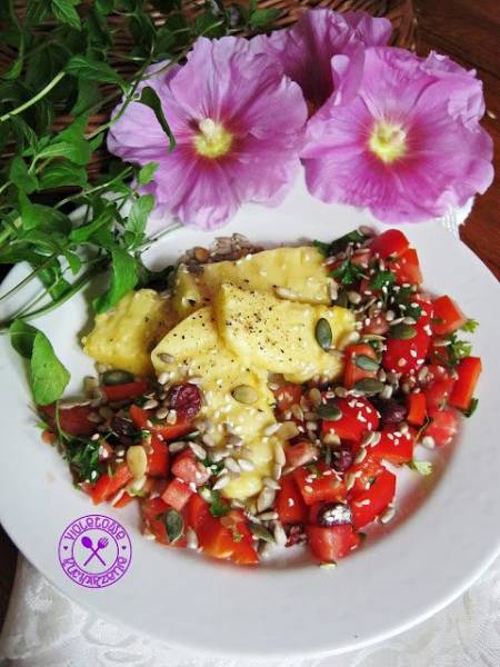 Grillowana polenta z salsą pomidorowo-paprykową z nutą mięty
