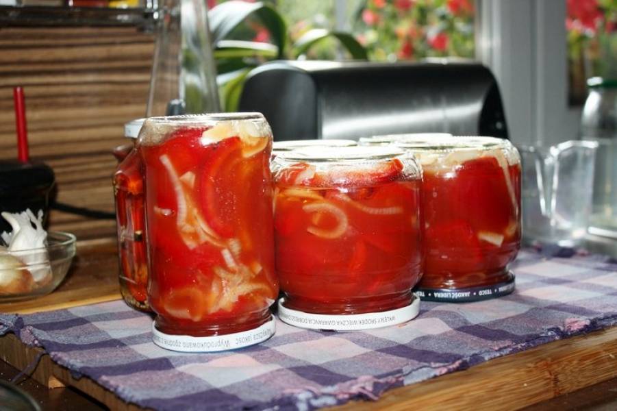 Papryka marynowana w soku pomidorowym