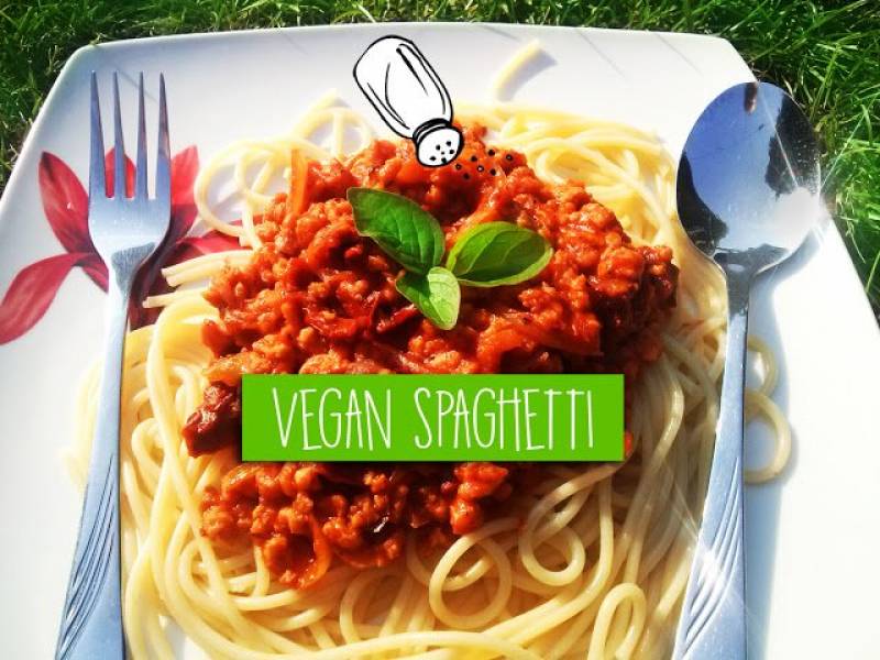 Wegańskie spaghetti z chilli i suszonymi pomidorami