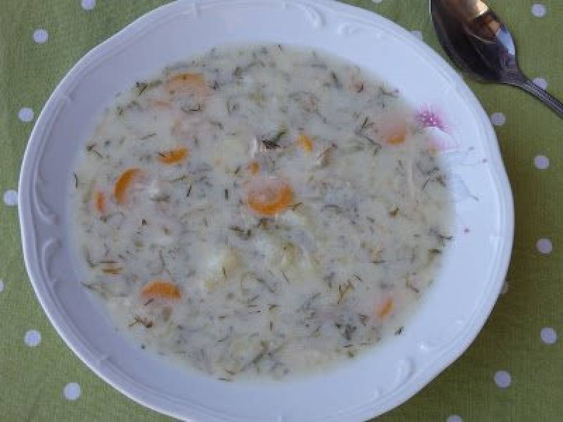 Zupa ogórkowa z marchewką i koperkiem