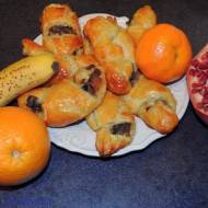 Croissanty z serem i suszonymi owocami