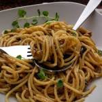 Spaghetti z borowikami w sosie śmietanowym z szafranem i oregano.