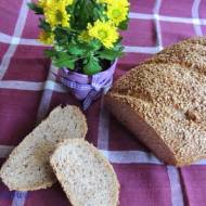 Chleb pszenny razowy z czarnuszką i sezamem