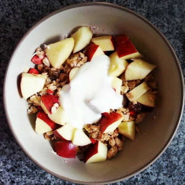 Crumble śniadaniowe z jabłkiem i cynamonem