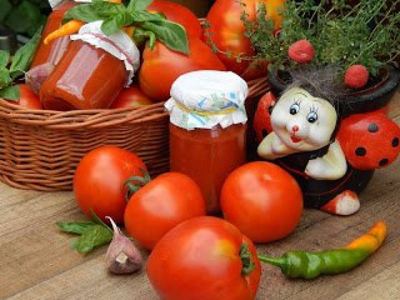 Przecier pomidorowy z bazylią i czosnkiem