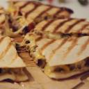 QUESADILLA Z INDYKIEM LUB WOŁOWINĄ / TURKEY OR BEEF QUESADILLA