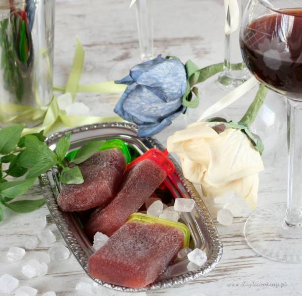Lizaki lodowe dla dorosłych, z winem i domowymi sokami