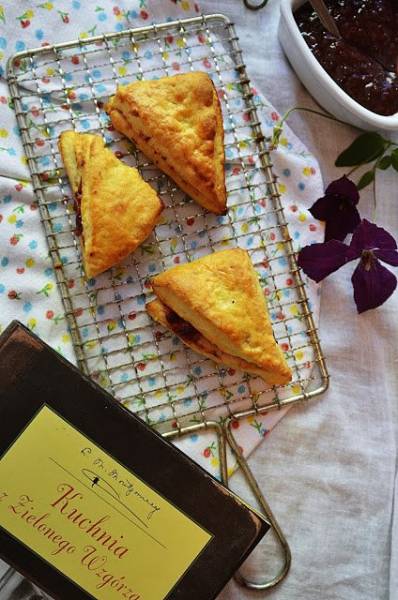 Szkockie Scones z powidłami śliwkowymi