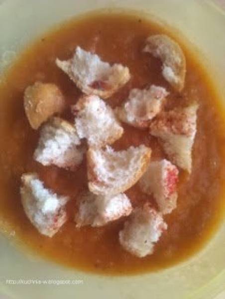 Zupa krem pomidorowo cukiniowa z grzankami
