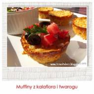 Muffiny z kalafiora i twarogu z salsą pomidorową