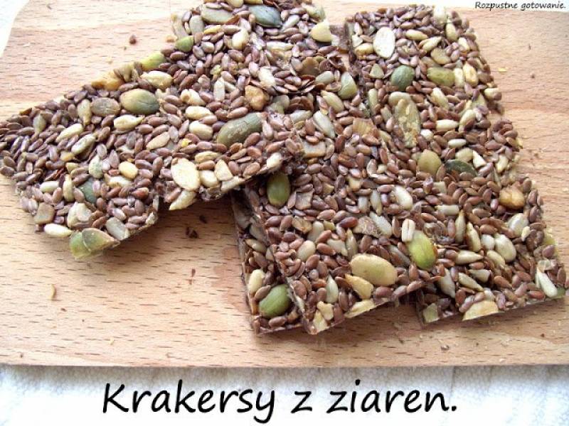 Krakersy z ziaren.