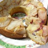 łatwe, smaczne ciasto z mąki chlebowej: gruszki ze śliwką do góry nogami...