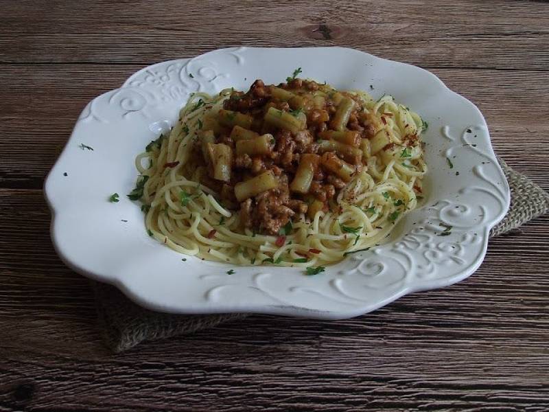 Spaghetti ala bolognese z fasolką szparagową