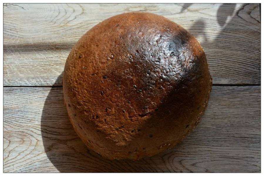 Orkiszowo-zytni chleb z siemieniem lnianym, na zakwasie