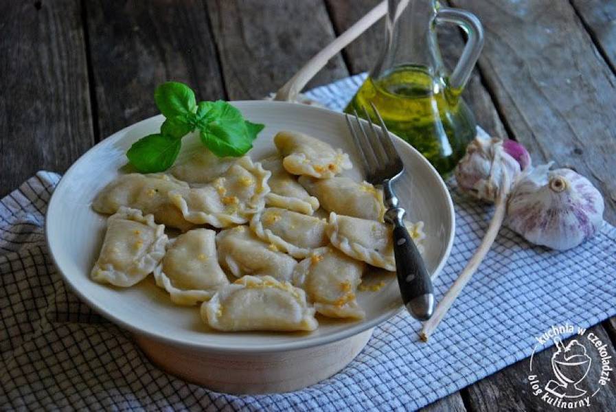 Pierogi ruskie z bazylią i czosnkiem