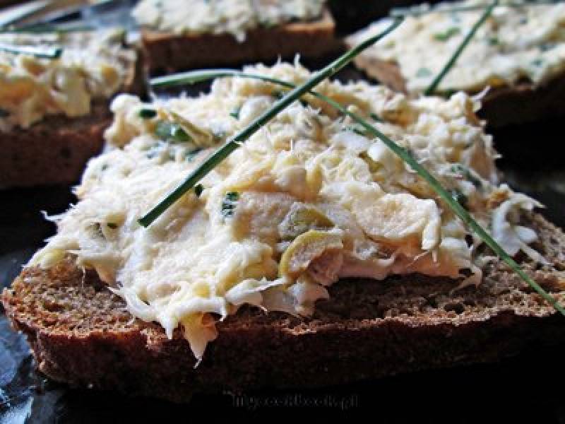 Pasta jajeczna z wędzonym halibutem