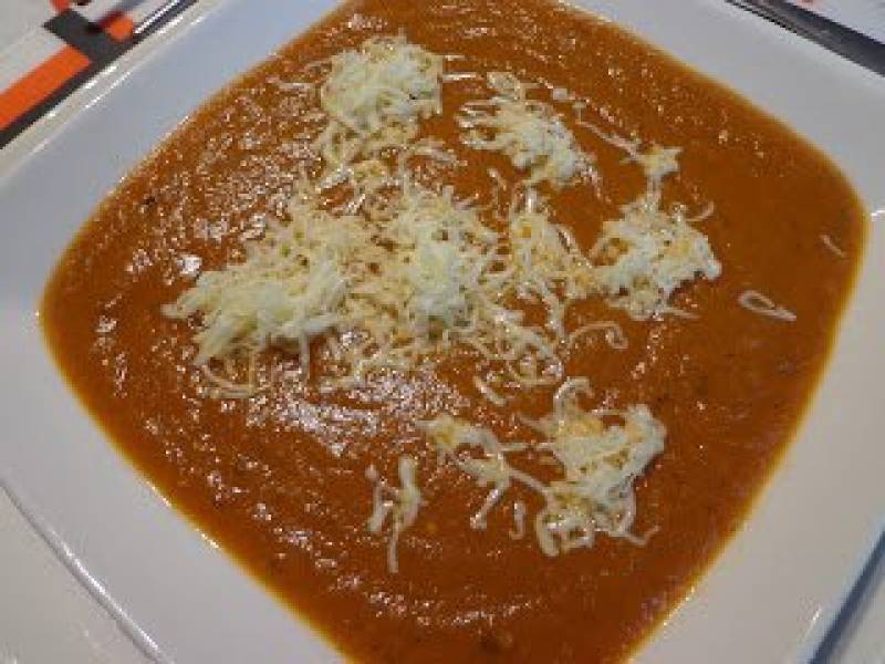 Zupa z pieczonego bakłażana i pomidorów