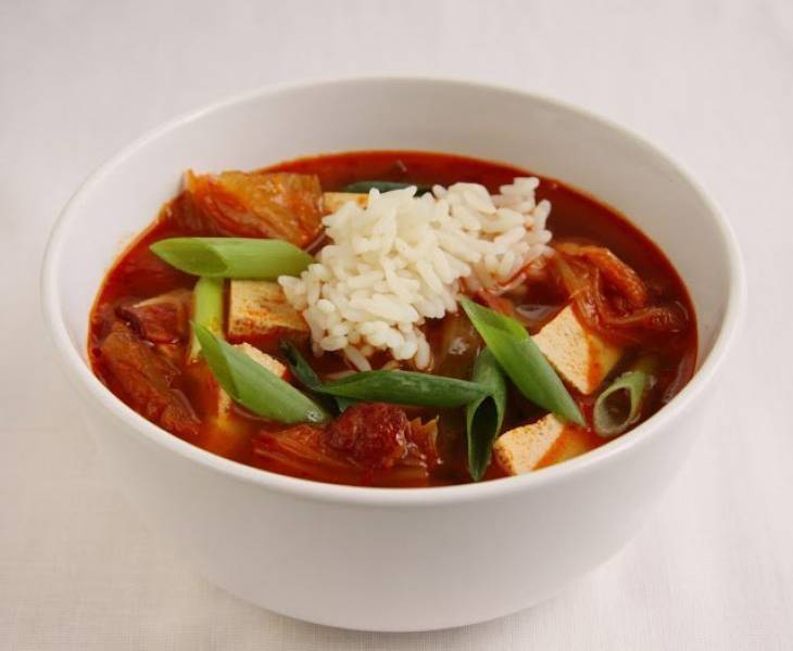 Zupa kimchi - pikantny kapuśniak koreański