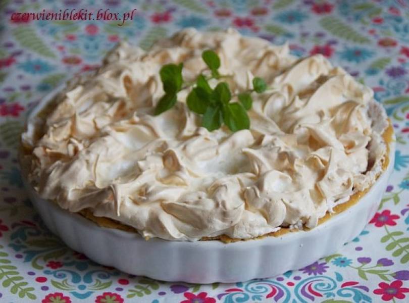 Tarta z malinowym curdem i bezą