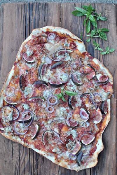 Pizza bezglutenowa z figami i gorgonzolą