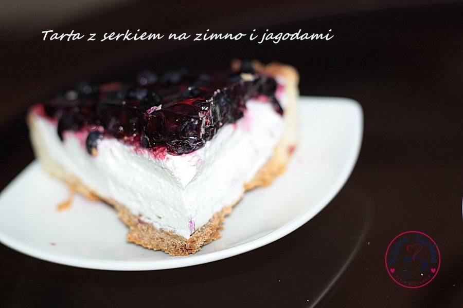 Tarta z serkiem na zimno i jagodami