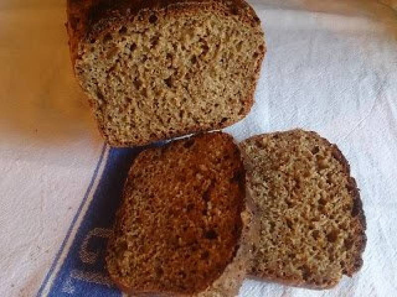 chleb razowy z prażona gryką