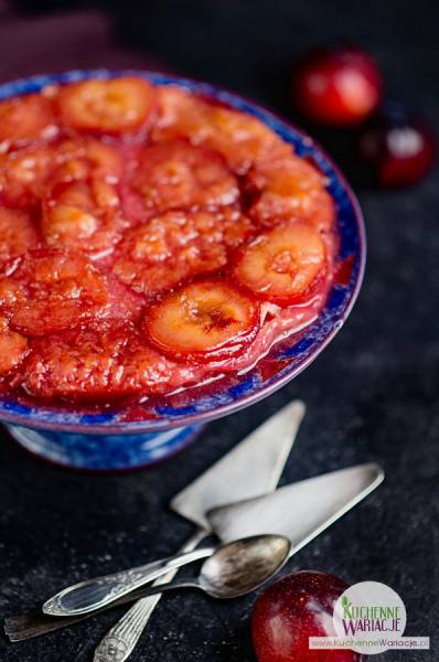 Tarta tatin ze śliwkami i marcepanem