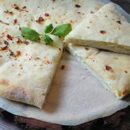 Chaczapuri imeruli - gruziński chleb serowy