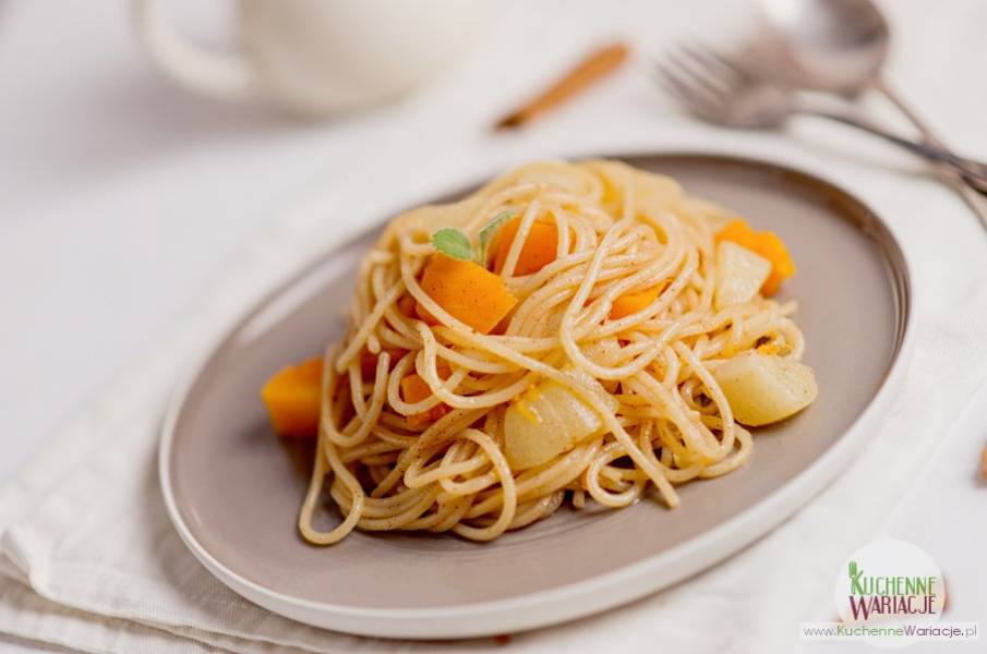 Spaghetti z dynią i gruszkami