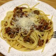 Spaghetti z wołowiną i pomidorami
