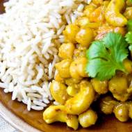 Aromatyczne curry z orzechami nerkowca i ciecierzycą