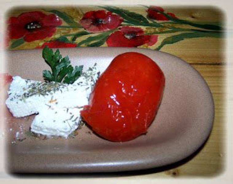Kiszone pomidory.  Przystawka w Łemkowskiej Karczmie w Krynicy