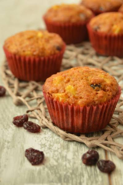 Muffiny marchewkowe z jabłkiem i żurawiną
