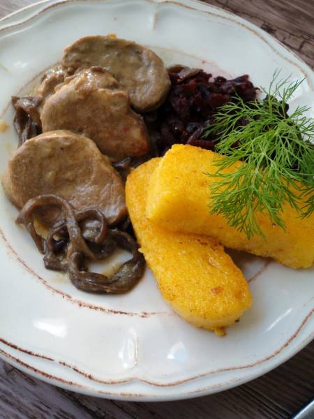 Polędwiczki grzybowe z polentą