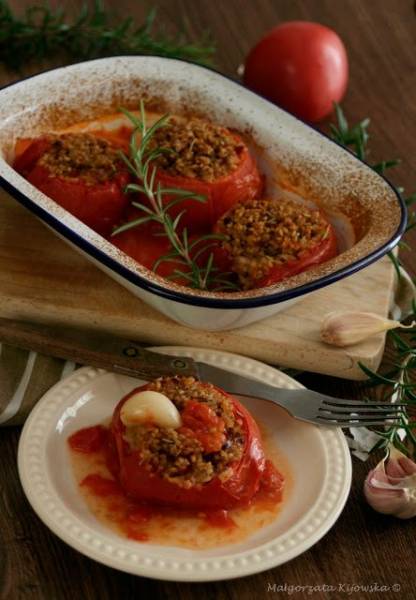 Zapiekane pomidory faszerowane kaszą owsianą