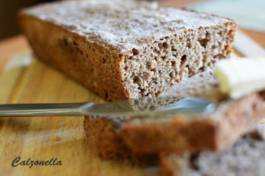 Zdrowy, łatwy i szybki chleb razowy na drożdżach instant