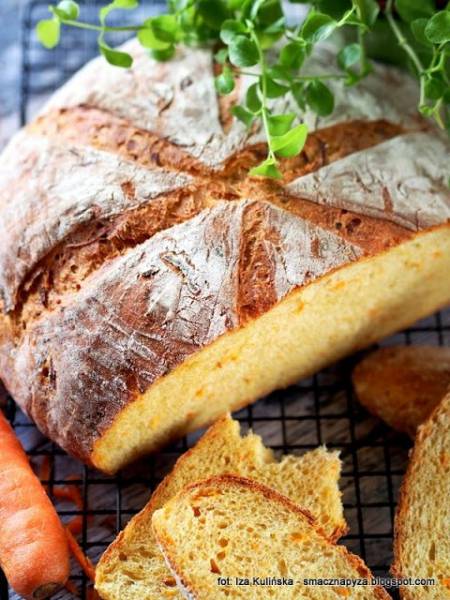 Chleb pszenny na drożdżach i maślance, z marchewką i kminkiem. World Bread Day 2015