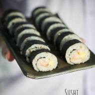 Sushi maki z łososiem i ananasem