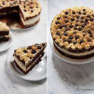 Tort czekoladowy z kremem ajerkoniakowym i borówkami – pieczemy biszkopt kakaowy