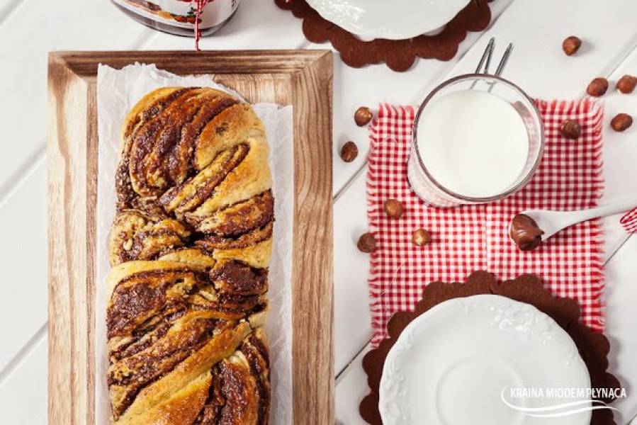 Warkocz drożdżowy z Nutellą